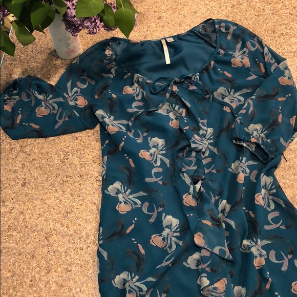 LC Lauren Conrad Dresses & Skirts - LC Lauren Conrad Size 6 Lightweight Dress